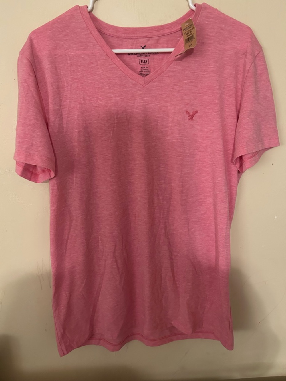 Pink men’s American eagle flex v neck size medium NWT